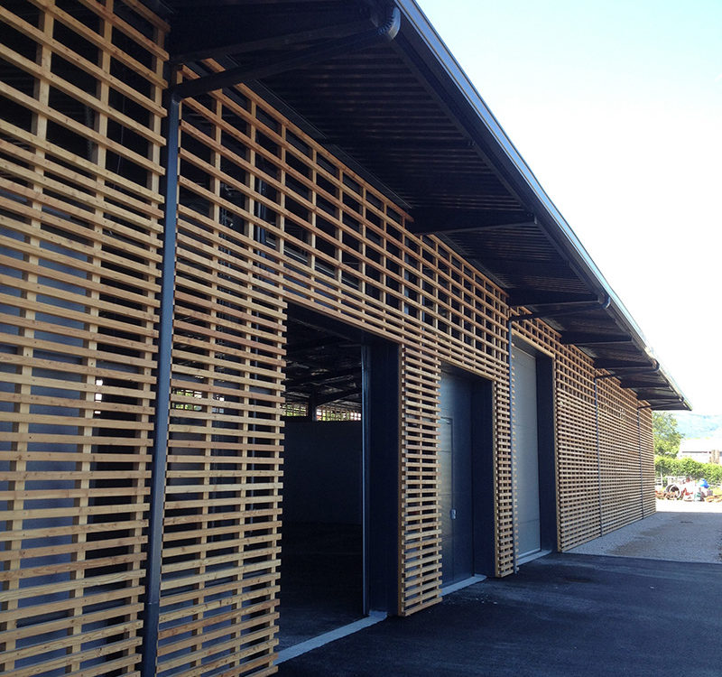 façade - sous face alu - descente de gouttière alu pour bâtiment professionnel à Rives (38)