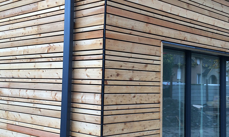 boîte à eau alu - bourguignon Dal Alu - fournisseur gouttière alu - façade bois - isère