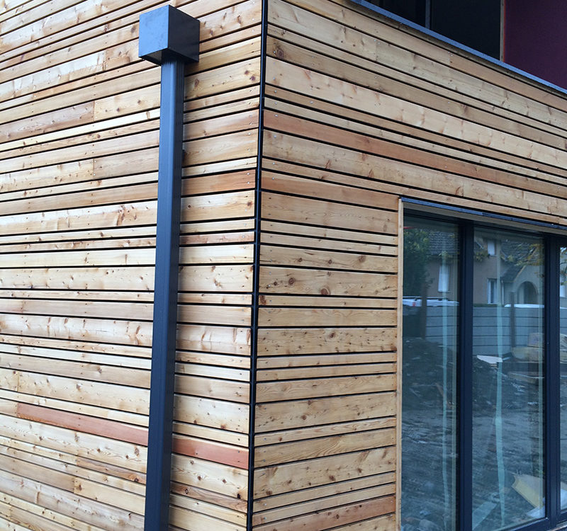 boîte à eau alu - bourguignon Dal Alu - fournisseur gouttière alu - façade bois - isère