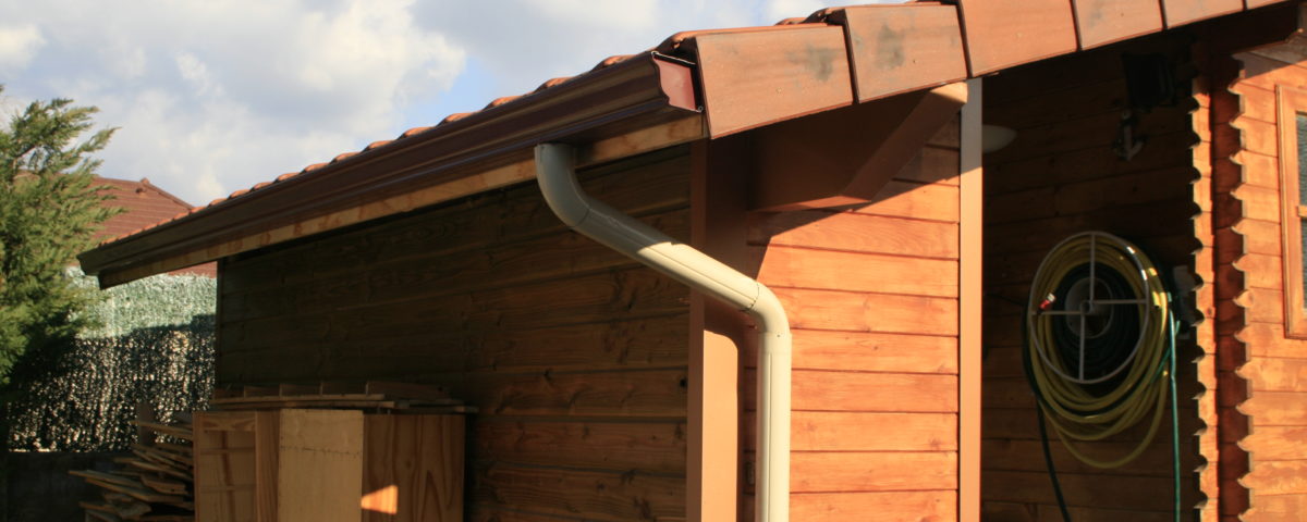 Gouttière alu sur mesure isère sur maison bardage bois.