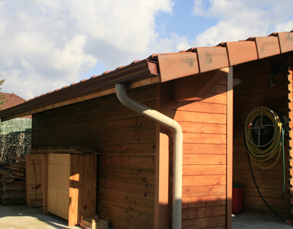 Gouttière alu sur mesure isère sur maison bardage bois.
