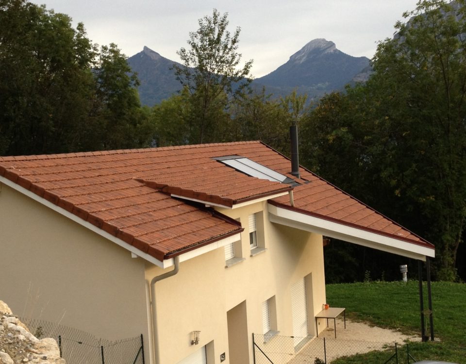 pose gouttière alu isère sur maison neuve par Bourguignon dal'alu