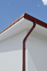 gouttière bourguignon dal'alu de nuance de couleur audacieuse marron sur mur blanc